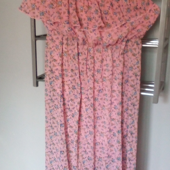 Dresses - Picture 6 of 12